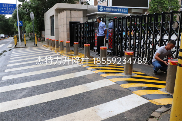 杰特力-外國(guó)語(yǔ)學(xué)校門口升降柱